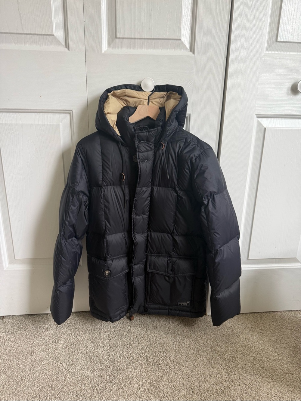 Abercrombie & Fitch Men's Black Puffer Jacket with Cream Hood Lining